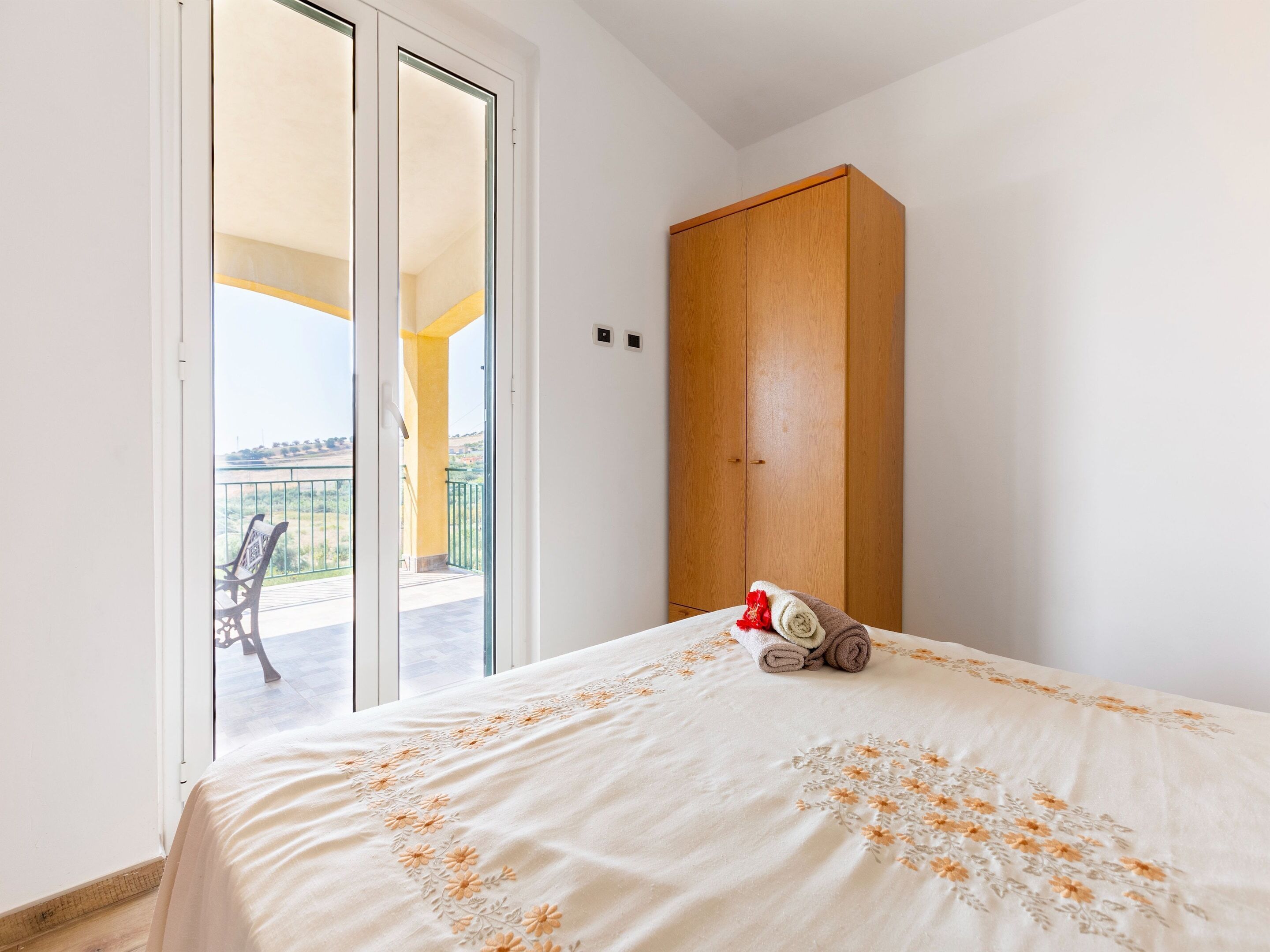 8 bedrooms, individually furnished, bed sheets