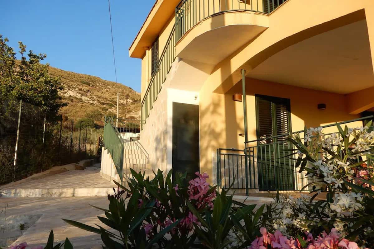 Classic Villa, 3 Bedrooms | Reception