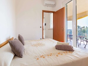 Biệt thự phong cách cổ điển, 3 phòng ngủ | 8 phòng ngủ, trang bị nội thất với thiết kế riêng biệt, bộ trải giường