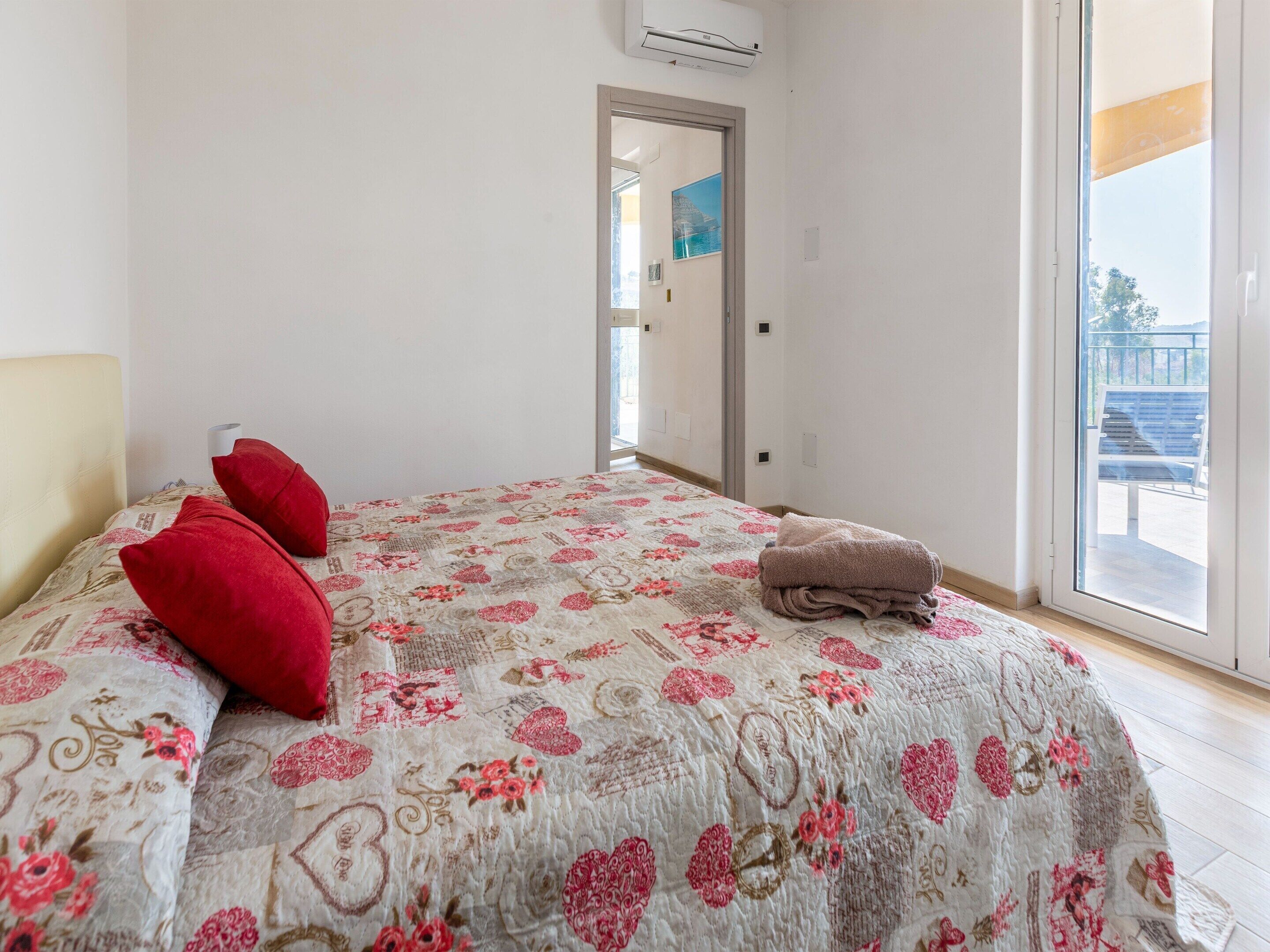 Deluxe Villa, 3 Bedrooms | 8 bedrooms, individually furnished, bed sheets