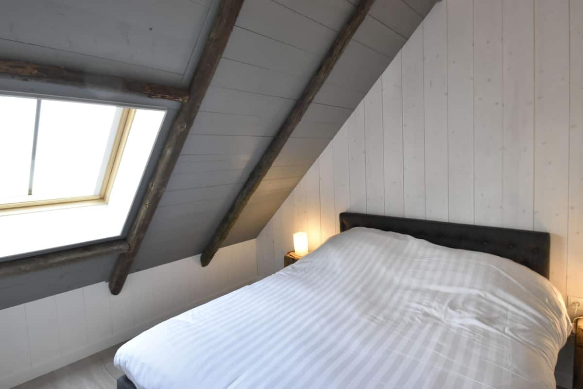 Comfort Apartment, 1 Bedroom | 7 bedrooms, individually furnished, bed sheets
