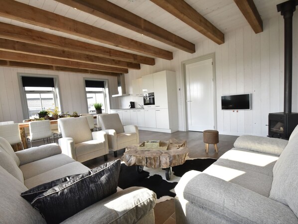 Maison Classique, 4 chambres | Salle de séjour