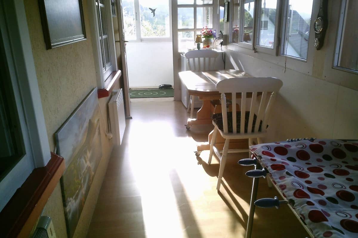 Apartamento luxo, 2 quartos | 5 quartos, individualmente mobiliados, roupa de cama