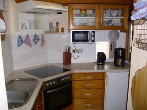 Deluxe Apartment, 2 Bedrooms | Private kitchen
