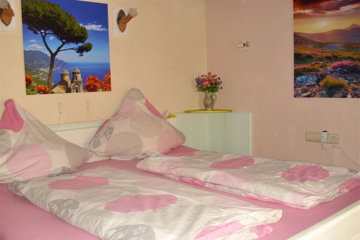 Classic Apartment, 1 Bedroom | 5 bedrooms, individually furnished, bed sheets
