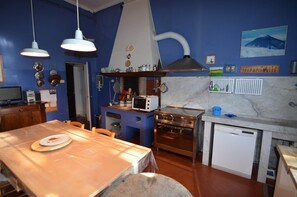 Fridge, microwave, dishwasher, coffee/tea maker - Elegant Holiday Home in Faenza With Garden and Pool (Faenza)