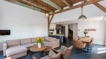 Comfort House, Multiple Bedrooms | Living room