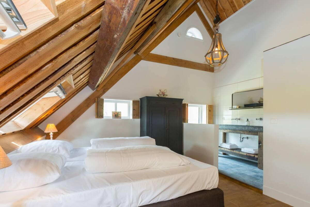 Deluxe huis, 4 slaapkamers | 16 slaapkamers, individueel gemeubileerd, een strijkplank/strijkijzer