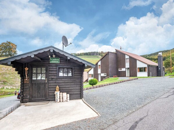 Exterior - Cosy Holiday Home in the Hochsauerland With Terrace at the Edge of the Forest (Bestwig)