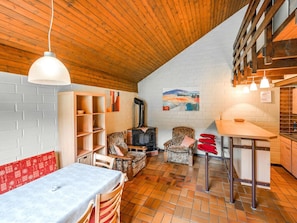 Deluxe House, 3 Bedrooms | Living room | Fireplace