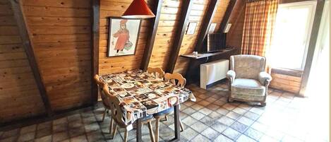 Luxury House, 2 Bedrooms | Tempat makan