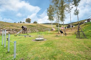 Garden - Cosy Holiday Home in the Hochsauerland With Terrace at the Edge of the Forest (Bestwig)