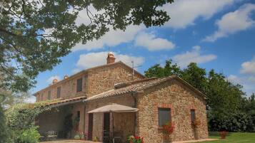 Maison Classique, plusieurs chambres | Extérieur