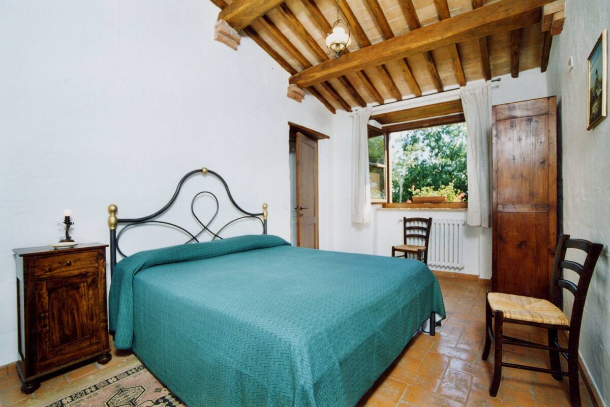 13 habitaciones, muebles diferentes y tabla de planchar con plancha