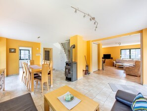 Hus – comfort, flere soverom | Oppholdsrom | Peis