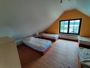 20 habitaciones, muebles diferentes y ropa de cama