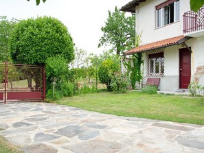 Exterior - Holiday Home in Asti With a Lovely Hill View From the Garden (Moncucco Torinese)