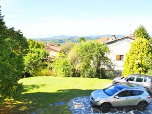 Comfort House, 4 Bedrooms | Garden - Holiday Home in Asti With a Lovely Hill View From the Garden (Moncucco Torinese)