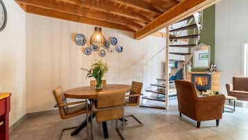 Casa clásica, 6 habitaciones | Restaurantes