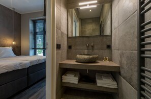Apartamento clásico, 2 habitaciones | Baño | Ducha