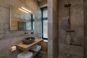 Classic Apartment, 2 Bedrooms | Bathroom | Shower