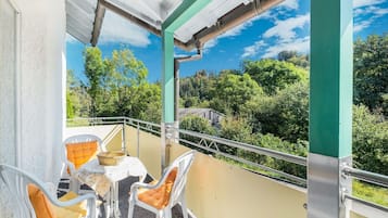 Classic Apartment, 2 Bedrooms | Balcony