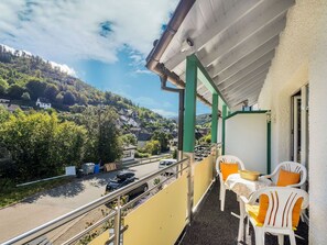 Apartamento clássico, 2 quartos | Sacada