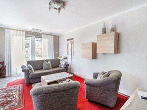 Classic Apartment, 2 Bedrooms | Living room