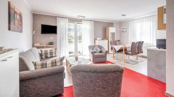 Comfort Apartment, 3 Bedrooms | Living room