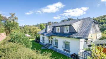 Căn hộ tiện nghi đơn giản, 3 phòng ngủ | Ngoại thất