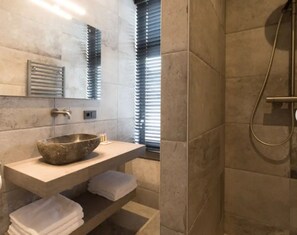 Comfort Apartment, 2 Bedrooms | Bathroom | Shower