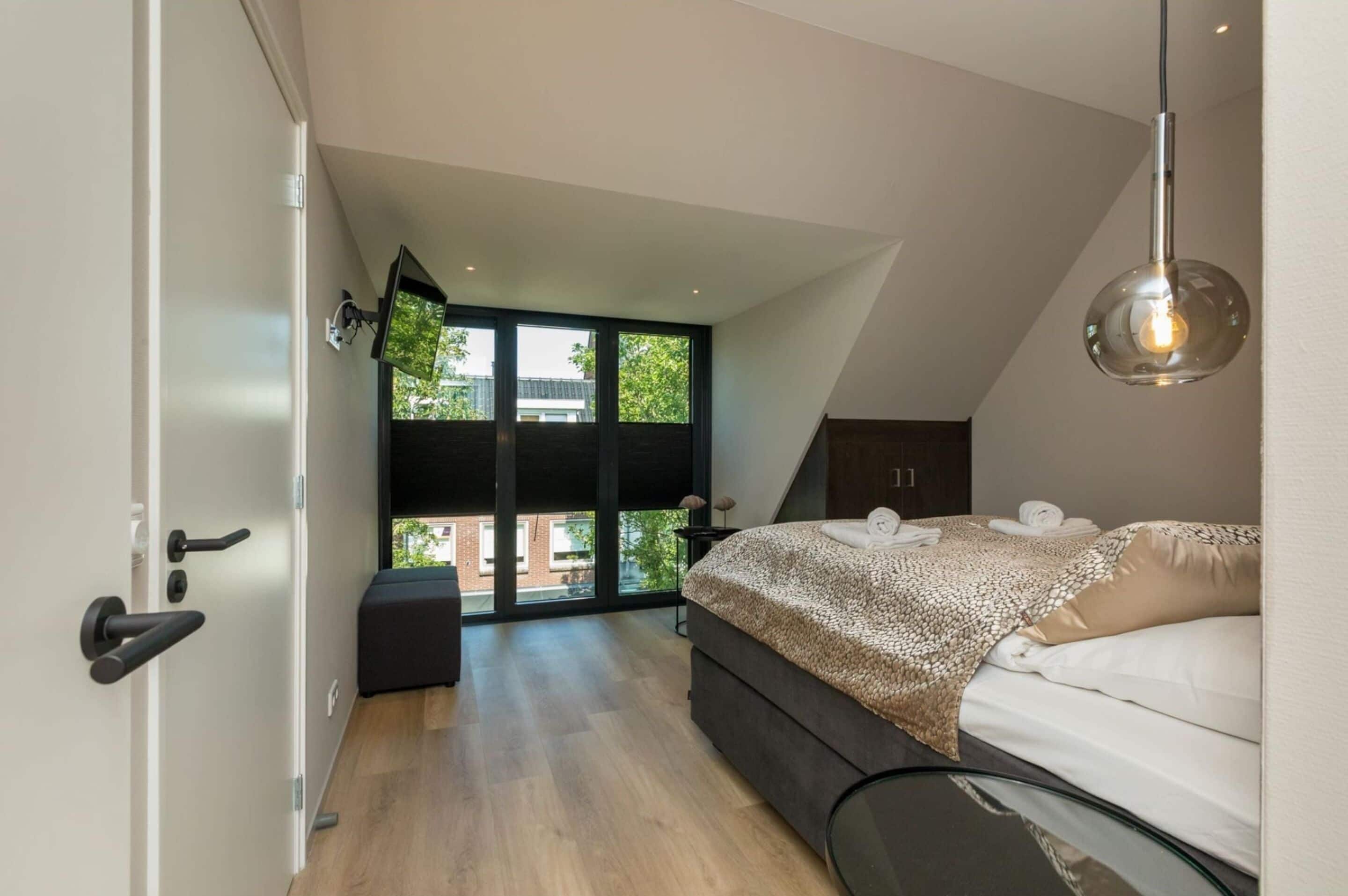 4 bedrooms, individually furnished, bed sheets