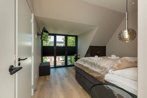 4 Schlafzimmer, individuell eingerichtet, Bettwäsche