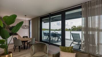 Classic Apartment, 2 Bedrooms | Living room