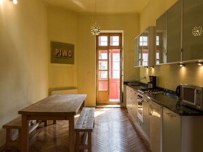 Microwave, oven, high chair - Airy and Sunny Apartment in the Centre of Krakow (Kraków)