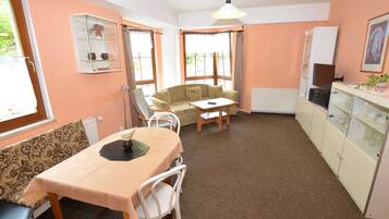 Classic Apartment, 1 Bedroom | Dining