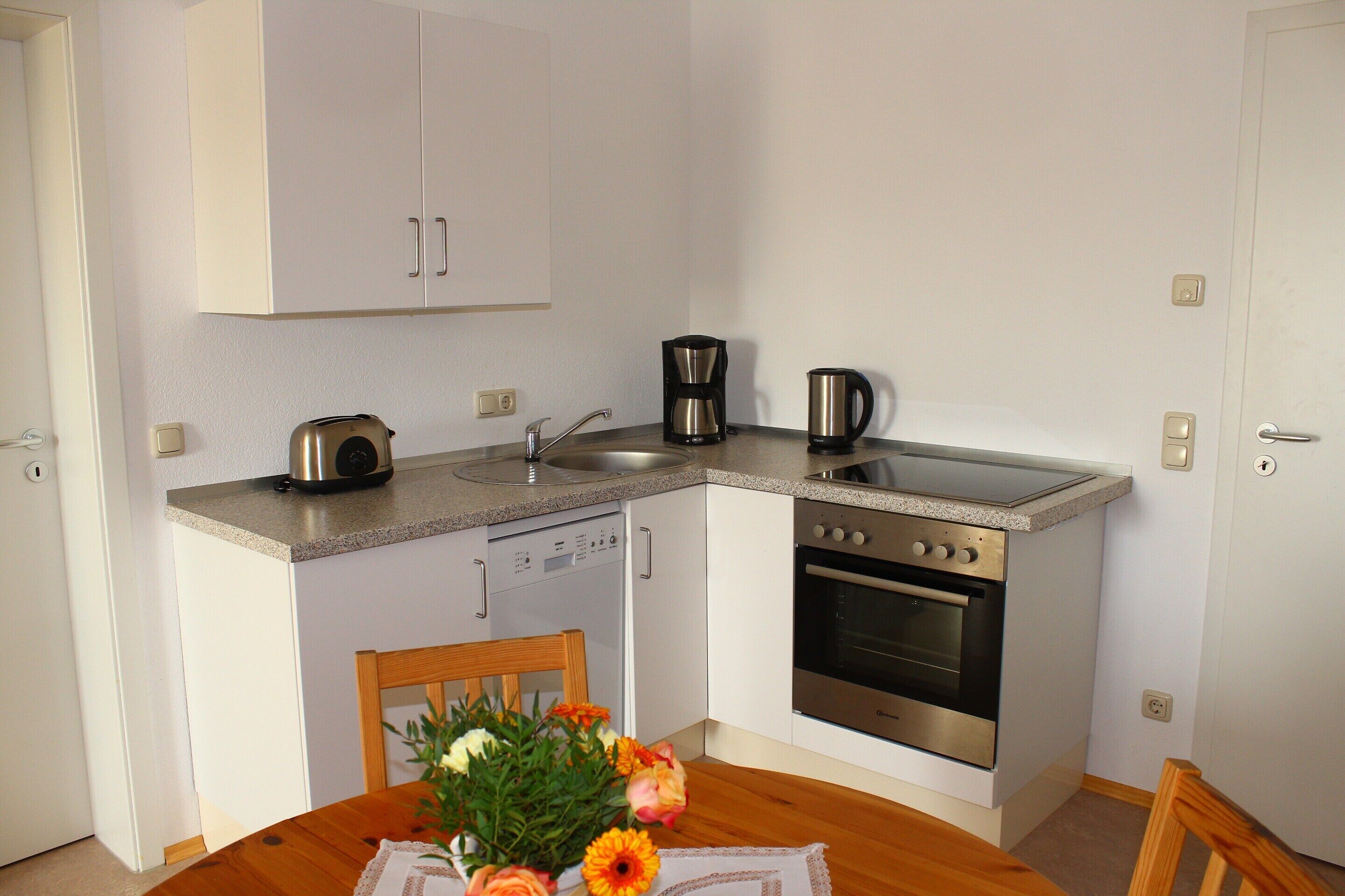 Comfort House, 6 Bedrooms | Private kitchen | Fridge, microwave, oven, stovetop