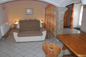Living room - Cosy Apartment in Weissig With Garden (Struppen)