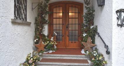 Charming Apartment in Weissenbrunn Near Forest