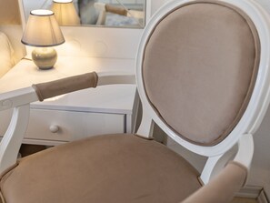 Classic Apartment, 2 Bedrooms | Interior detail