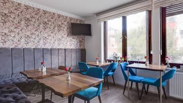 Comfort Apartment, 2 Bedrooms | Dining