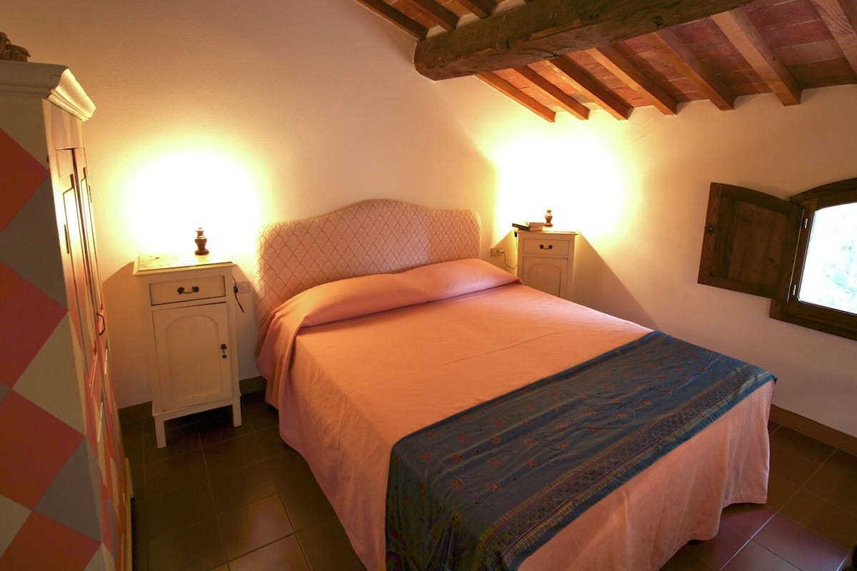 8 bedrooms, individually furnished, bed sheets