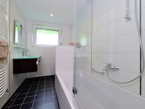 Combined shower/tub