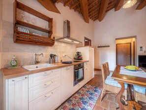 Classic House, 4 Bedrooms | Private kitchen | Fridge, oven, dishwasher, coffee/tea maker