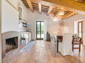 Elite Apartment, 2 Bedrooms | Dining