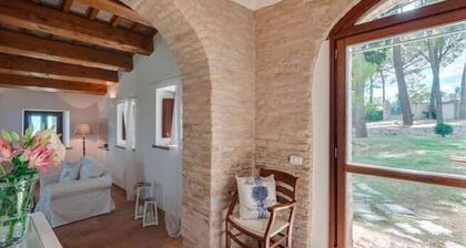 Stunning Apartment in Mombaroccio Near Metauro River