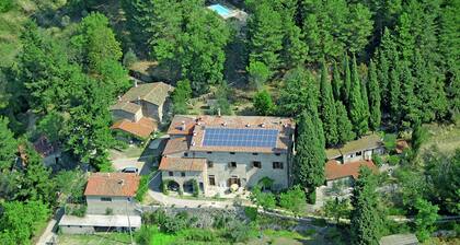 Farmhouse in Castelfranco Piandisco With Garden