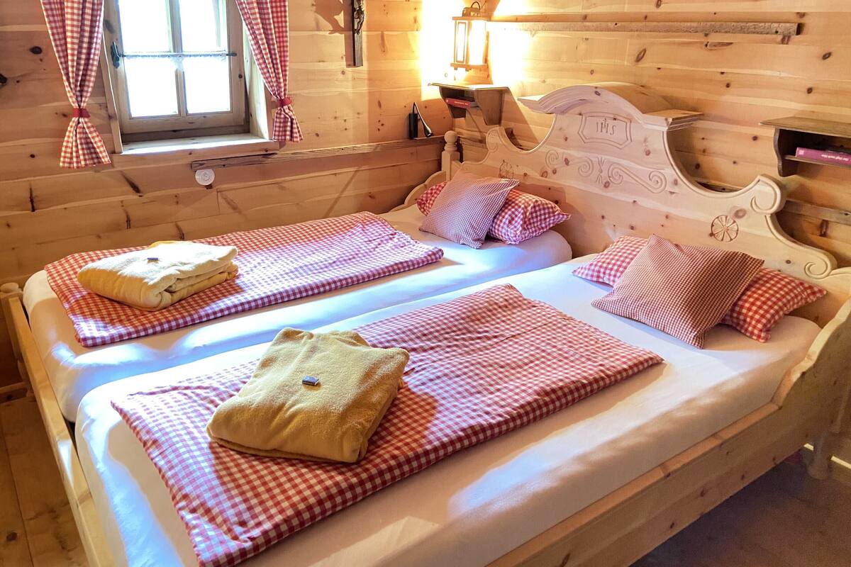 2 bedrooms, individually furnished, bed sheets