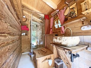 Classic House, 2 Bedrooms | Bathroom | Shower - Eco-friendly Chalet Near the Lake in Asten (Tittmoning)