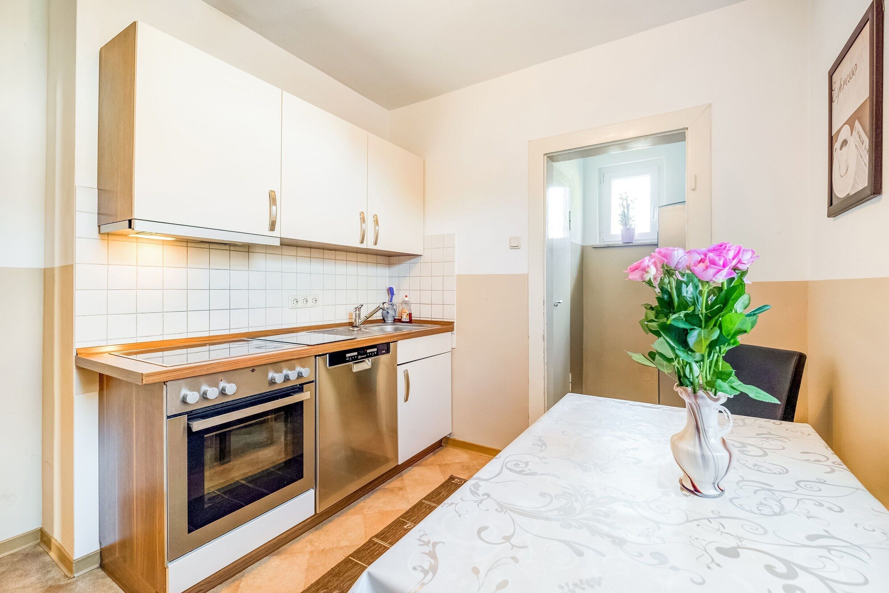 Comfort House, 6 Bedrooms | Private kitchen | Oven, dishwasher, high chair